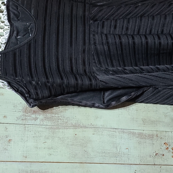 Venus black and lace dress - Picture 8 of 10